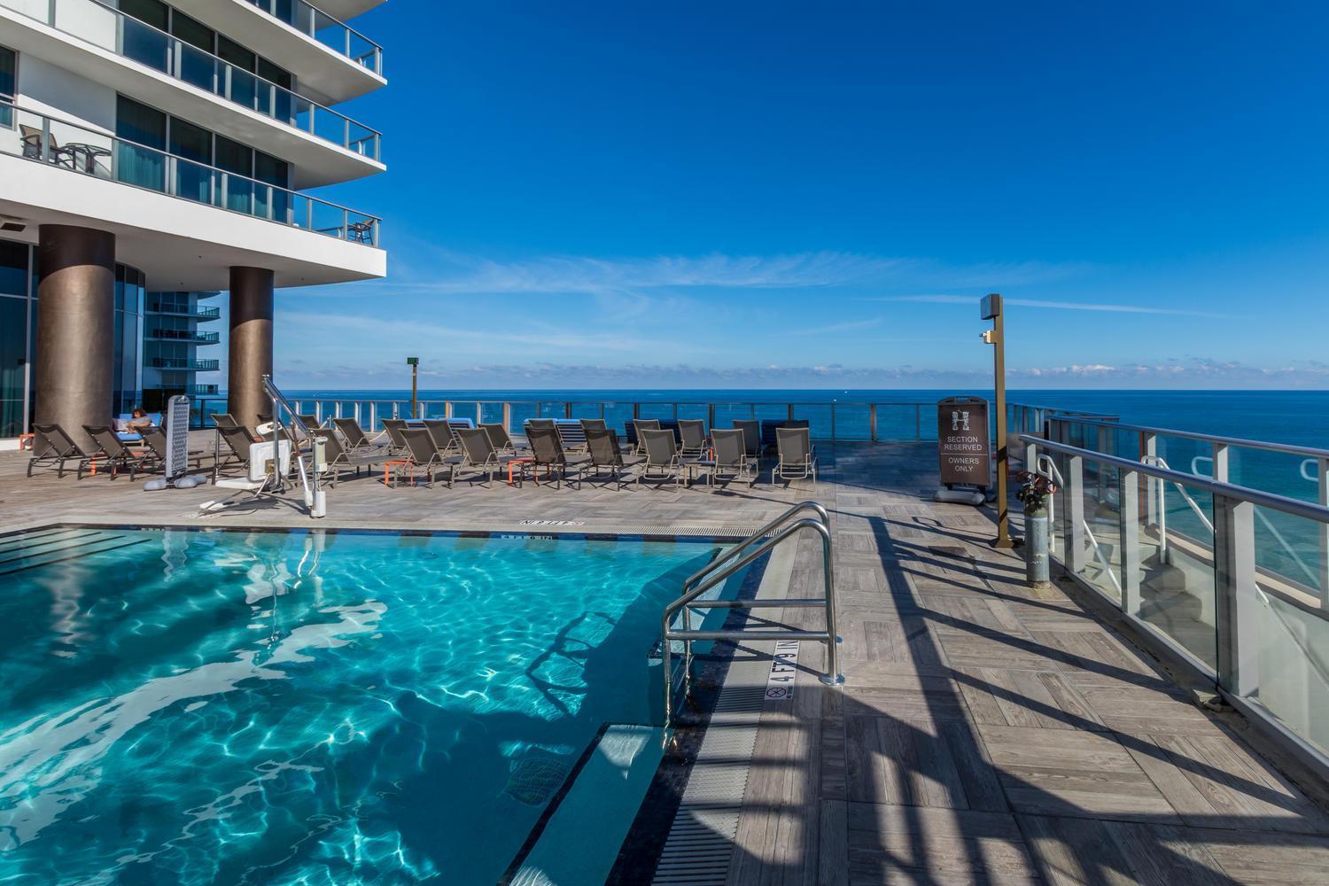 Wake Up To The Sound Of Waves In A Stylish Condo In A Luxury Resort Hollywood Exteriör bild