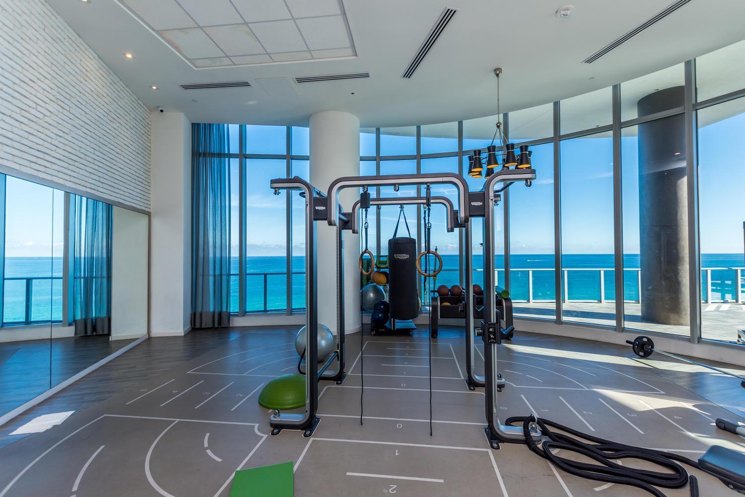 Wake Up To The Sound Of Waves In A Stylish Condo In A Luxury Resort Hollywood Exteriör bild