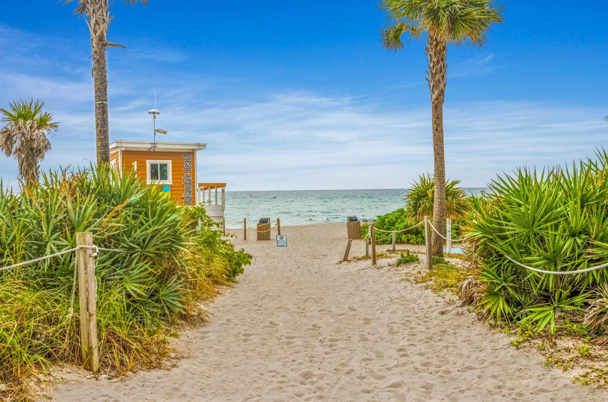 Wake Up To The Sound Of Waves In A Stylish Condo In A Luxury Resort Hollywood Exteriör bild