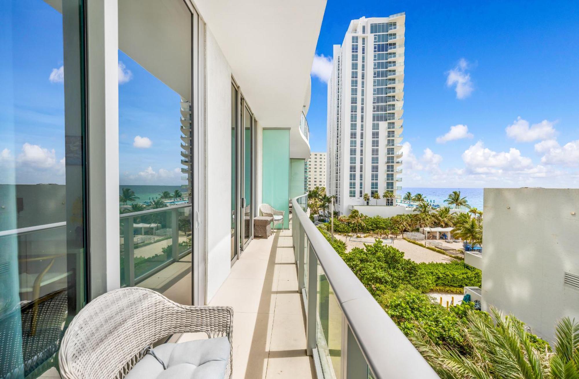 Wake Up To The Sound Of Waves In A Stylish Condo In A Luxury Resort Hollywood Exteriör bild
