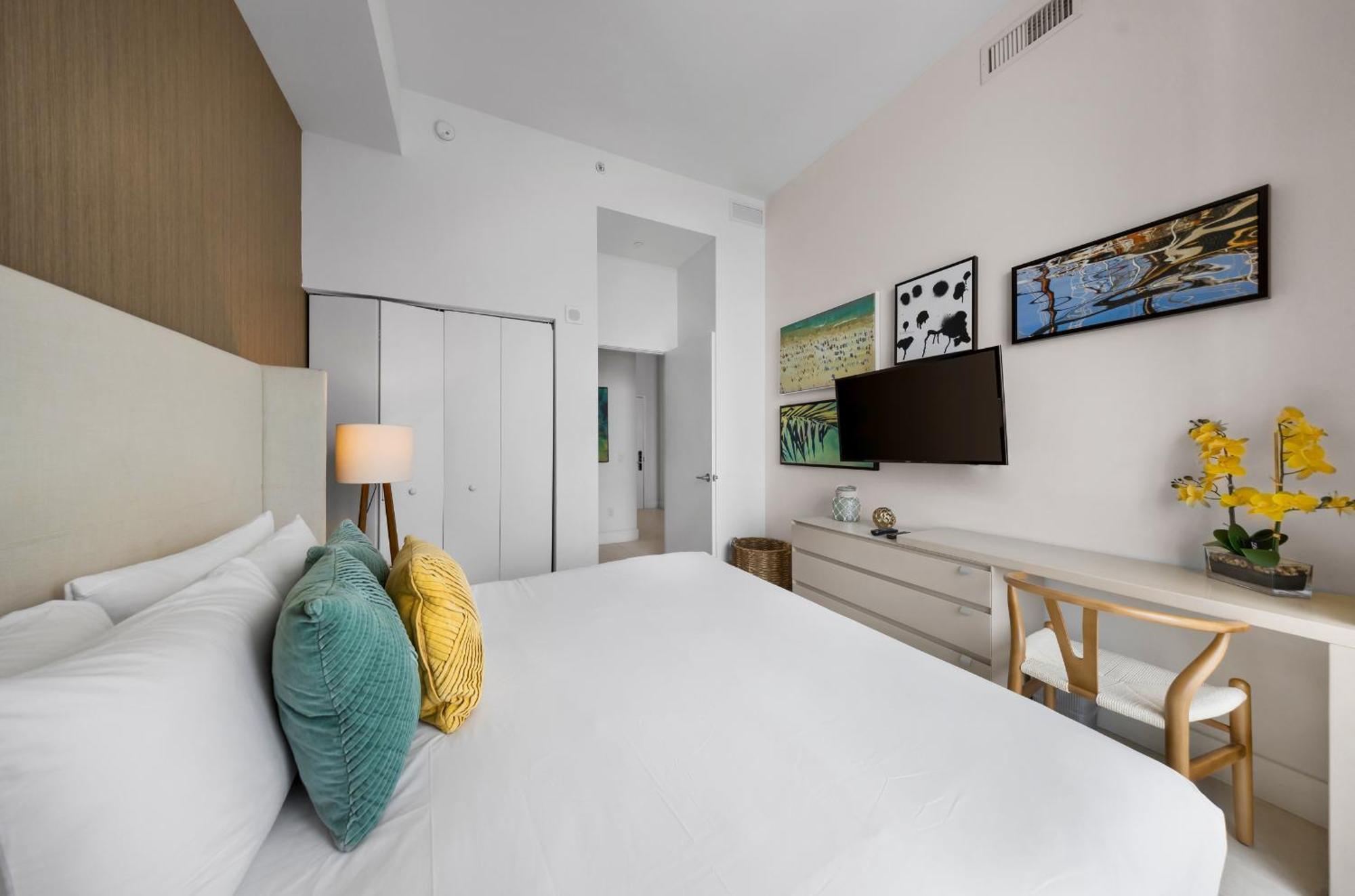 Wake Up To The Sound Of Waves In A Stylish Condo In A Luxury Resort Hollywood Exteriör bild