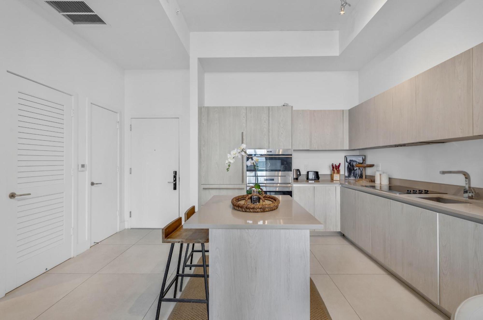 Wake Up To The Sound Of Waves In A Stylish Condo In A Luxury Resort Hollywood Exteriör bild