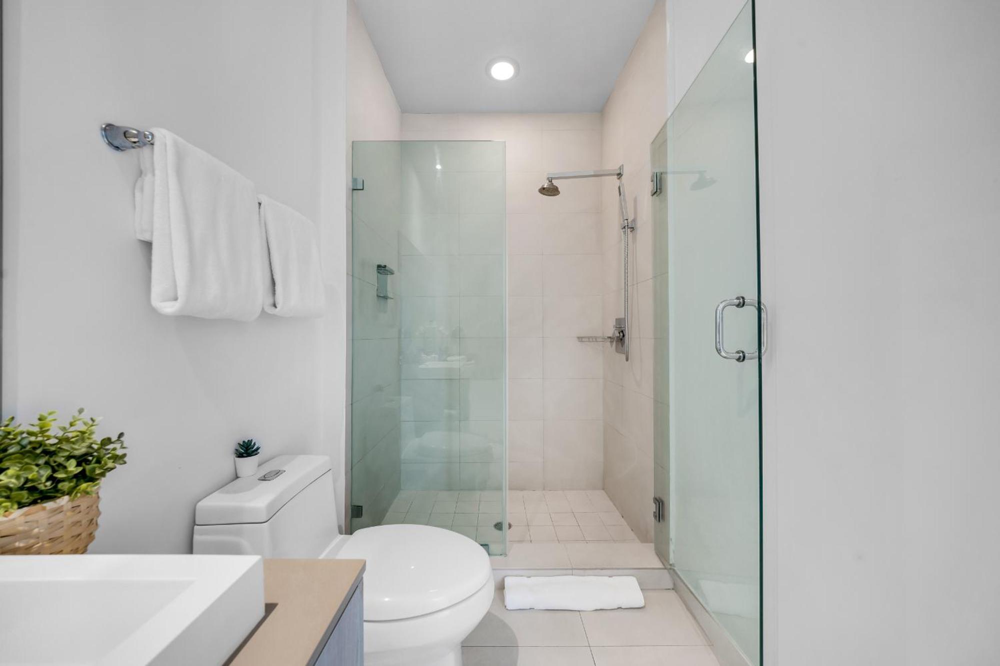 Wake Up To The Sound Of Waves In A Stylish Condo In A Luxury Resort Hollywood Exteriör bild